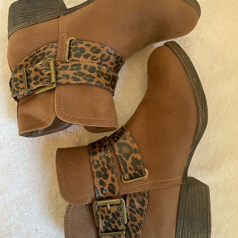 Brown Sugar Tora Ankle Boots w/Leopard Print Accents & Zipper Closure, Size 6.5‎